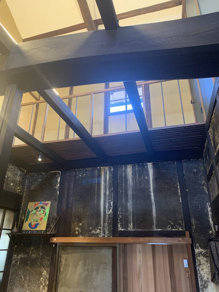 渡り廊下に鉄筋を入れました